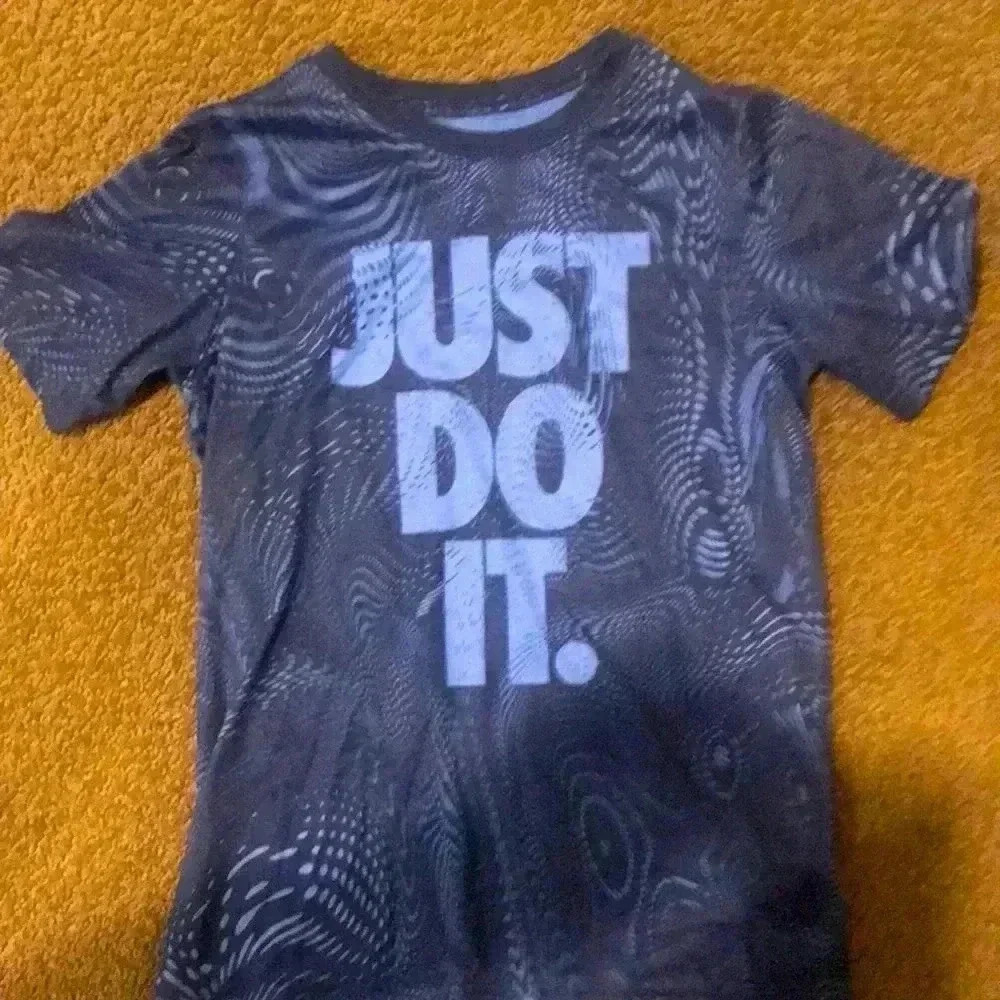 Nike dri-fit size medium